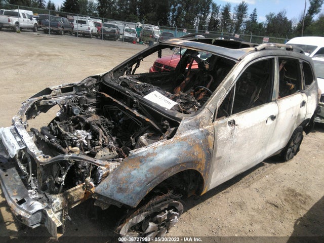 JF2SJAGC3JH459877 Subaru Forester Premium