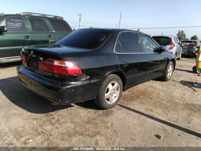 2000 HONDA ACCORD SDN EX W/LEATHER VIN: 1HGCG1653YA026634