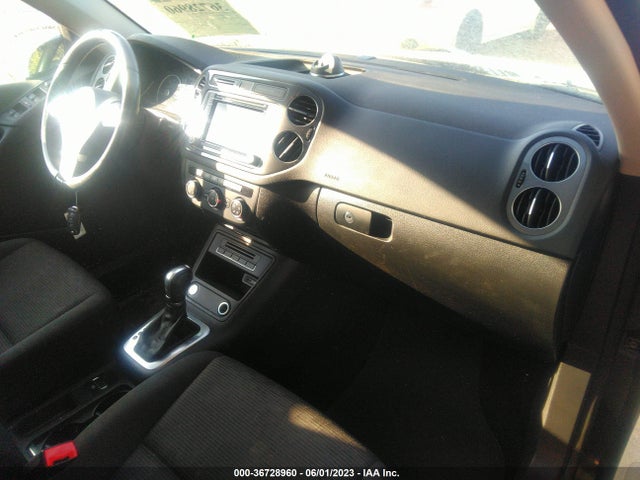 WVGBV7AX8HK053104 Volkswagen TIGUAN