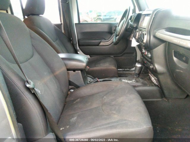 1C4BJWDG9GL186694 Jeep Wrangler Unlimited Sport