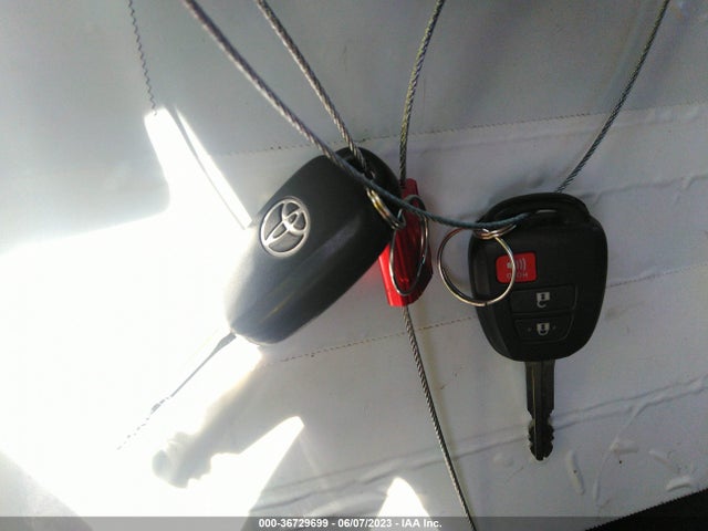 Toyota RAV4 LE 2014 2T3ZFREVXEW128313 Image 3