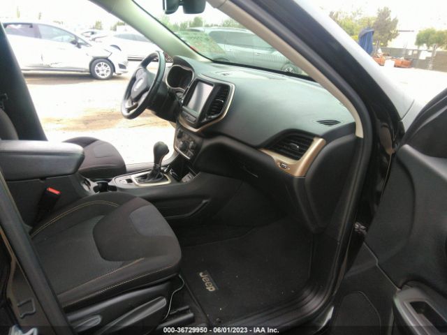 1C4PJLCB2GW113966 Jeep Cherokee Latitude