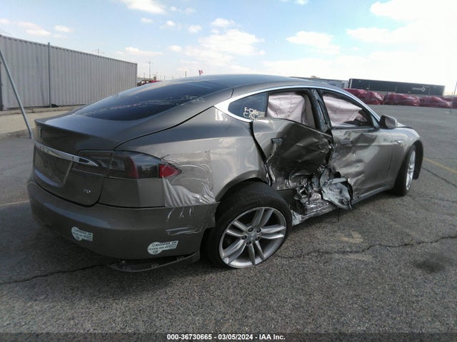 Tesla Model S 60/70/85 2015 5YJSA1E19FF103733 Image 4