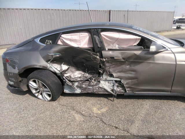 Tesla Model S 60/70/85 2015 5YJSA1E19FF103733 Image 6