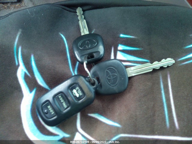 2005 TOYOTA CAMRY LE/XLE VIN: 4T1BF30K15U109749