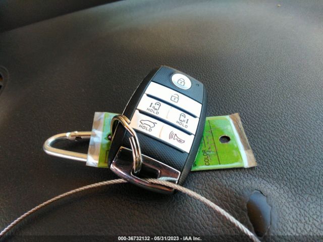 KNDMB5C19H6343735 KIA SEDONA LX
