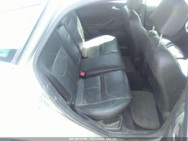 1FADP3K23FL277932 Ford FOCUS SE