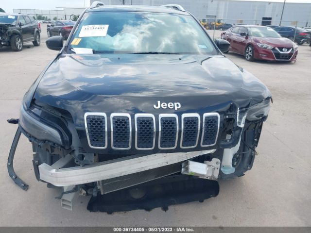 1C4PJLCB2KD175758 Jeep Cherokee Latitude