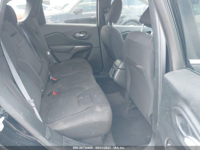 1C4PJLCB2KD175758 Jeep Cherokee Latitude