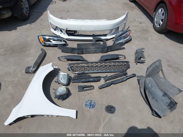 3VW4S7AJ8EM361571 Volkswagen Jetta Sedan Gli