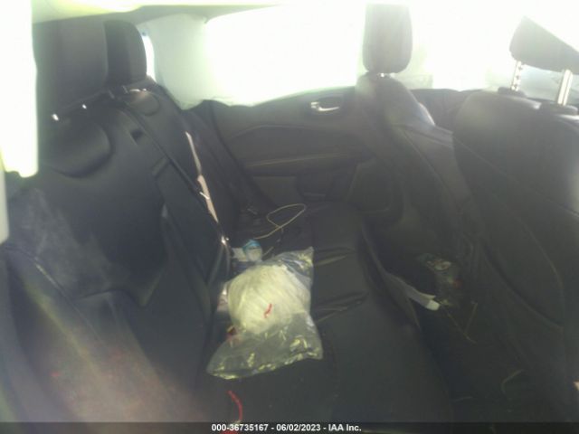 3C4NJCBB1JT195002 Jeep Compass Latitude