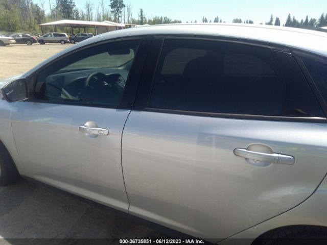 1FADP3F21HL348266 Ford FOCUS SE