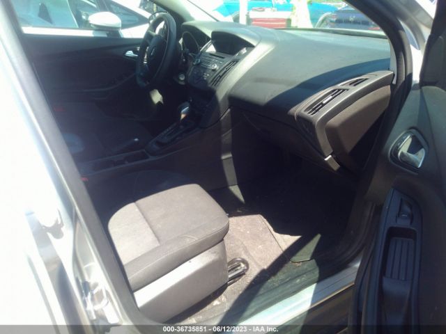 1FADP3F21HL348266 Ford FOCUS SE
