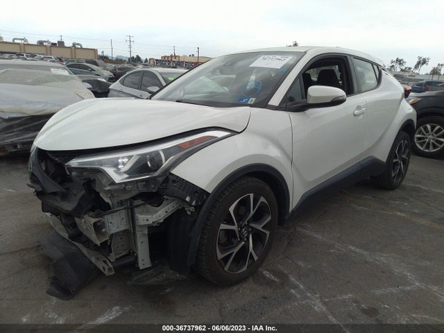 Toyota C-HR XLE 2018 NMTKHMBX4JR001622 Image 2