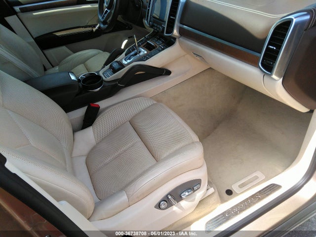2017 Porsche Cayenne, VIN: WP1AE2A22HLA75373