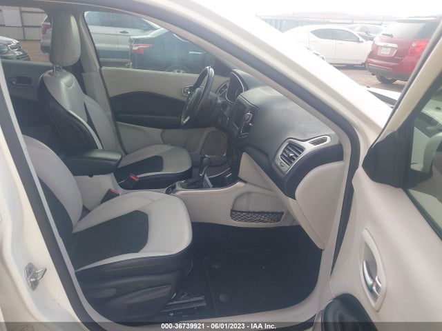 3C4NJCBB7KT762945 Jeep Compass Latitude