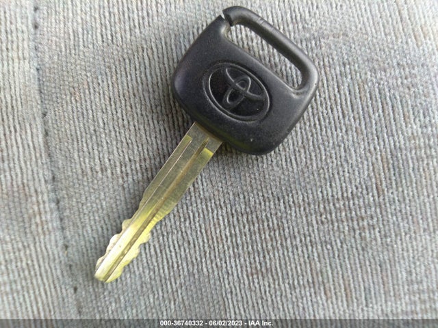 2003 TOYOTA SIENNA LE/XLE VIN: 4T3ZF13C83U520819