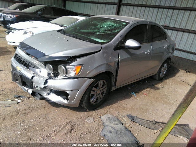 Chevrolet SONIC LT 2016 1G1JC5SH8G4177886 Image 2