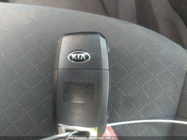 5XYPG4A33LG631611 KIA SORENTO LX