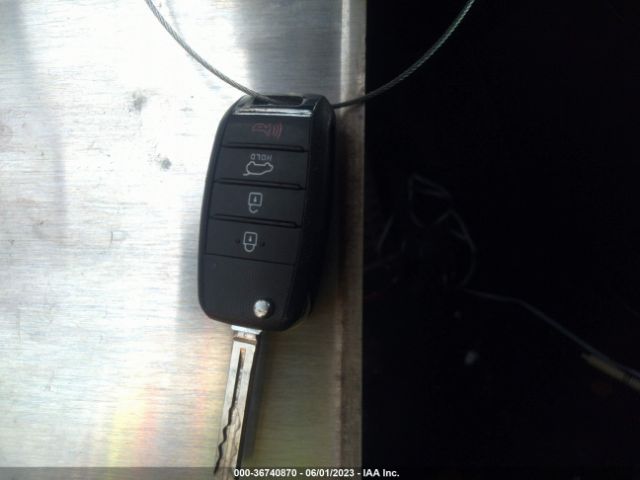 KNDP63AC6L7833546 KIA SPORTAGE S