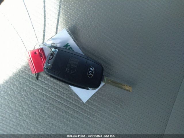 KNDMB5C11L6658375 KIA SEDONA LX