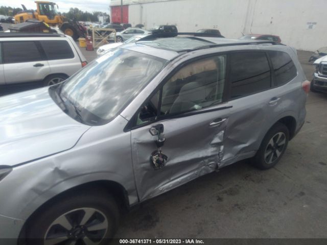 JF2SJAEC7HH526123 Subaru Forester Premium