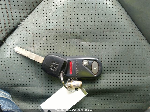 2004 HONDA PILOT EX VIN: 2HKYF18644H519819