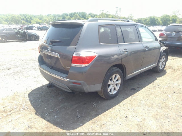 2011 TOYOTA HIGHLANDER BASE/SE VIN: 5TDBK3EH9BS052245