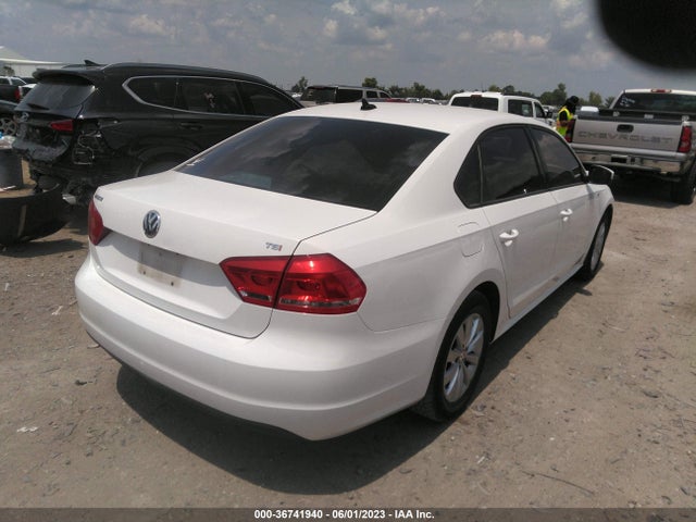 1VWAT7A3XFC047540 Volkswagen Passat 1.8t Wolfsburg Ed