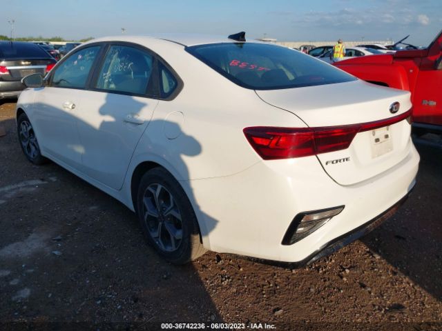 3KPF24AD9ME311890 KIA Forte Lxs