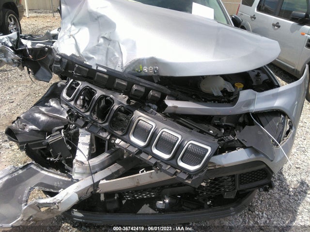 3C4NJCBB9NT139556 Jeep Compass Latitude