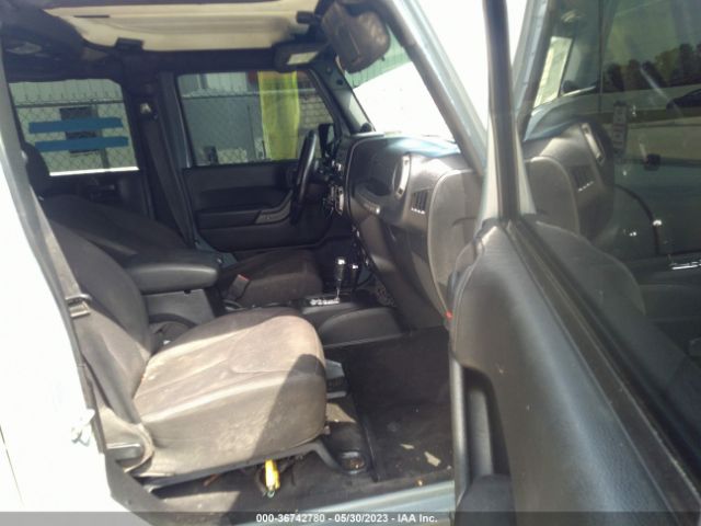 1C4BJWDG7EL260482 Jeep Wrangler Unlimited Sport