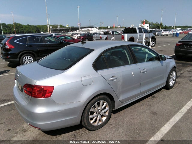 3VWD17AJ8EM377451 Volkswagen Jetta Sedan Se