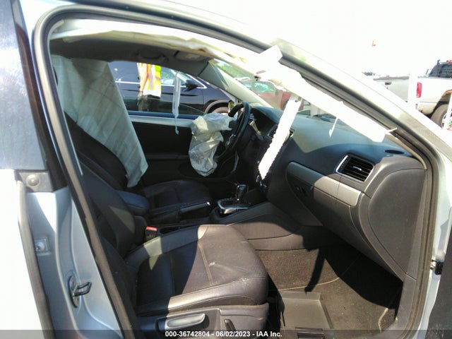 3VWD17AJ8EM377451 Volkswagen Jetta Sedan Se