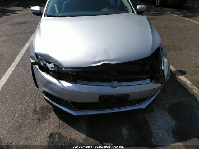 3VWD17AJ8EM377451 Volkswagen Jetta Sedan Se