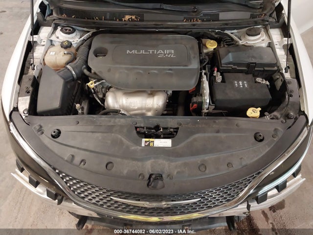 1C3CCCAB2GN122639 Chrysler 200 Limited