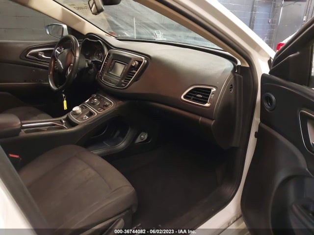 1C3CCCAB2GN122639 Chrysler 200 Limited