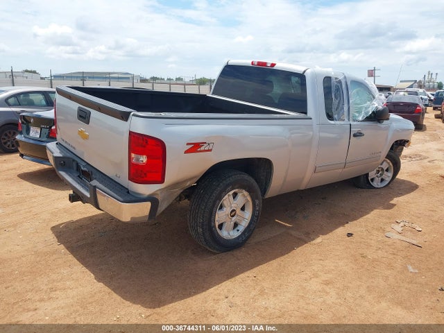 2011 CHEVROLET SILVERADO 1500 LT VIN: 1GCRCSE01BZ205263