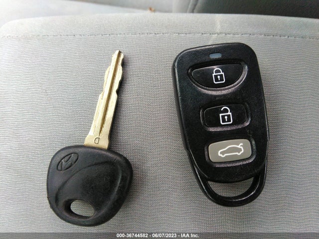 2008 HYUNDAI ELANTRA GLS/SE VIN: KMHDU46DX8U505079