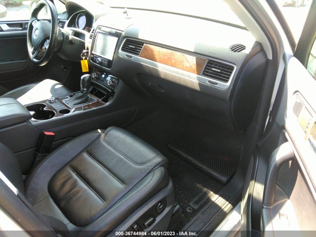 Volkswagen Touareg Exec 2014 WVGEP9BP4ED007710 Image 7