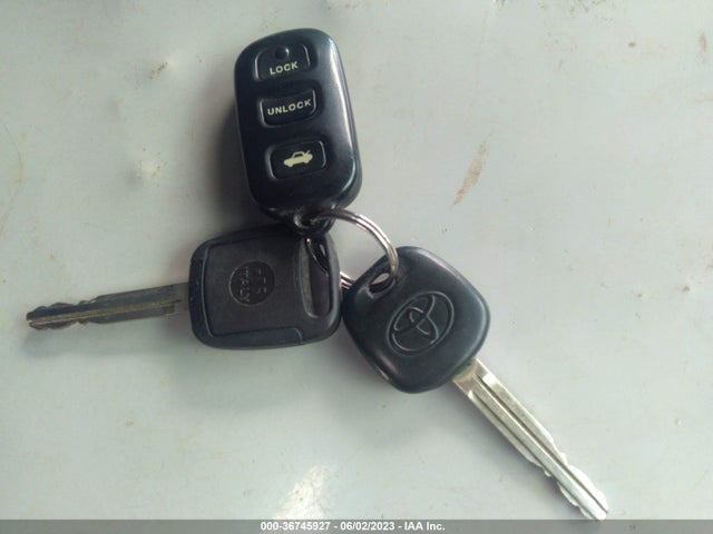 2004 TOYOTA CAMRY LE VIN: JTDBF30K340153231