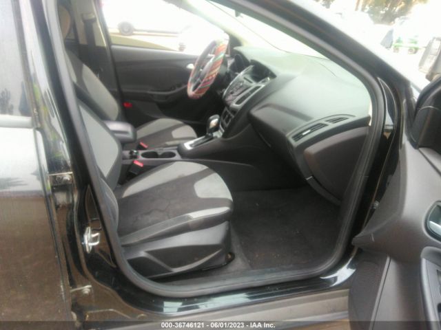 1FADP3K21EL403221 Ford FOCUS SE