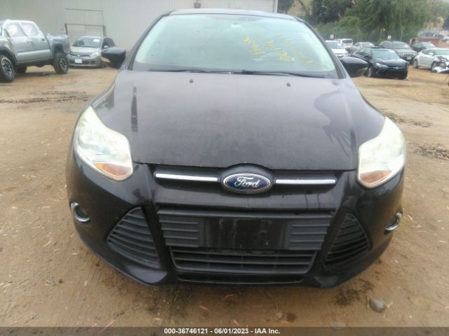 1FADP3K21EL403221 Ford FOCUS SE
