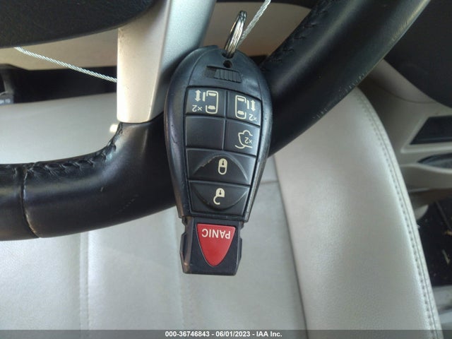 2014 CHRYSLER TOWN & COUNTRY TOURING VIN: 2C4RC1BG2ER231770