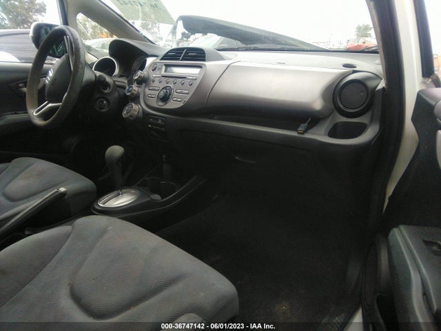 2013 HONDA FIT VIN: JHMGE8H37DC080963