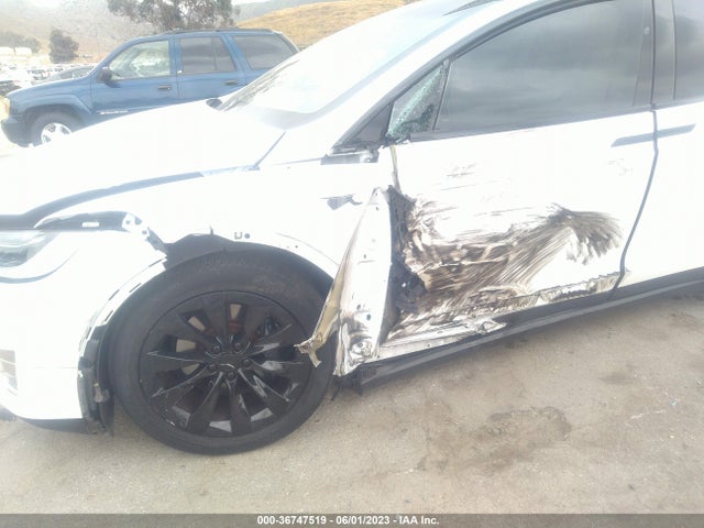 2019 Tesla Model X, VIN: 5YJXCBE28KF158926