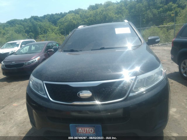 2015 KIA SORENTO LX VIN: 5XYKT4A75FG583879