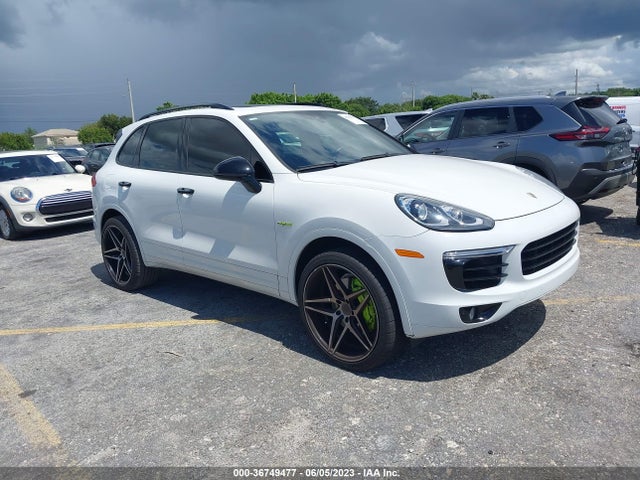 2016 Porsche Cayenne, VIN: WP1AE2A2XGLA17378