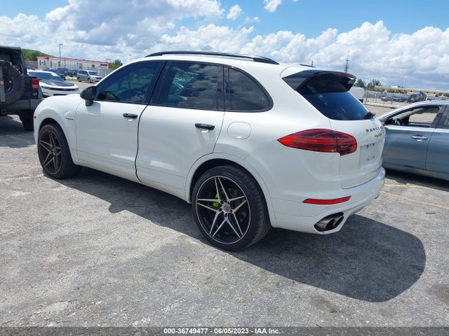 2016 Porsche Cayenne, VIN: WP1AE2A2XGLA17378