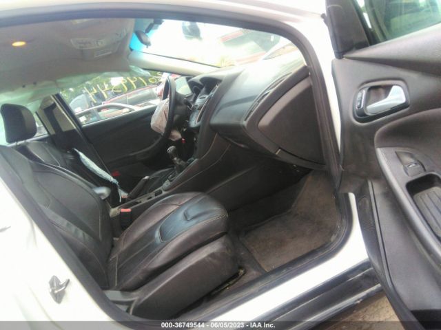 1FADP3F22FL300031 Ford FOCUS SE